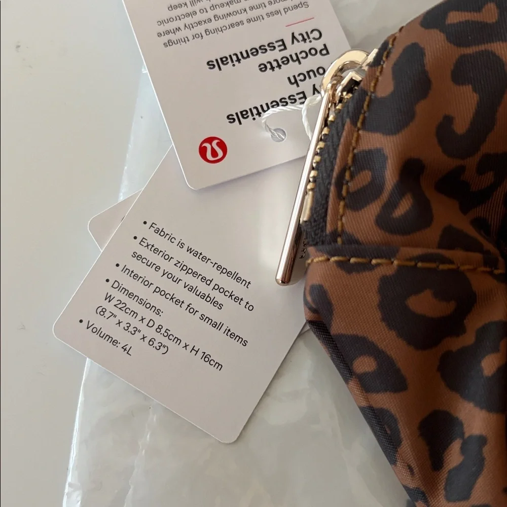 LULULEMON CITY ESSENTIALS POUCHES 2L & 4L - Picture 4 of 10